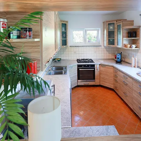 Case de vacanță Lovely In With Sauna